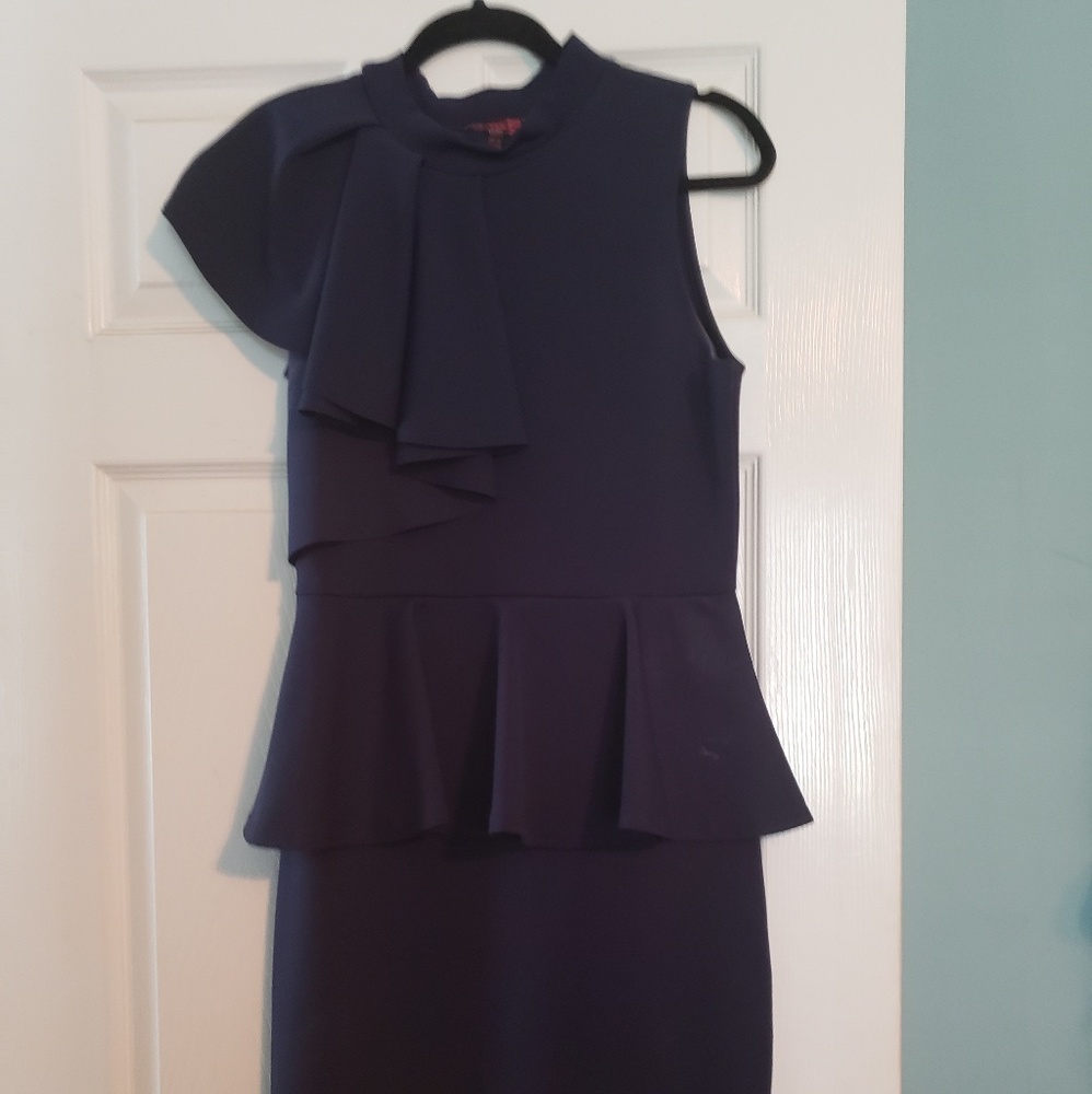 Dress - Picture 4 of 5